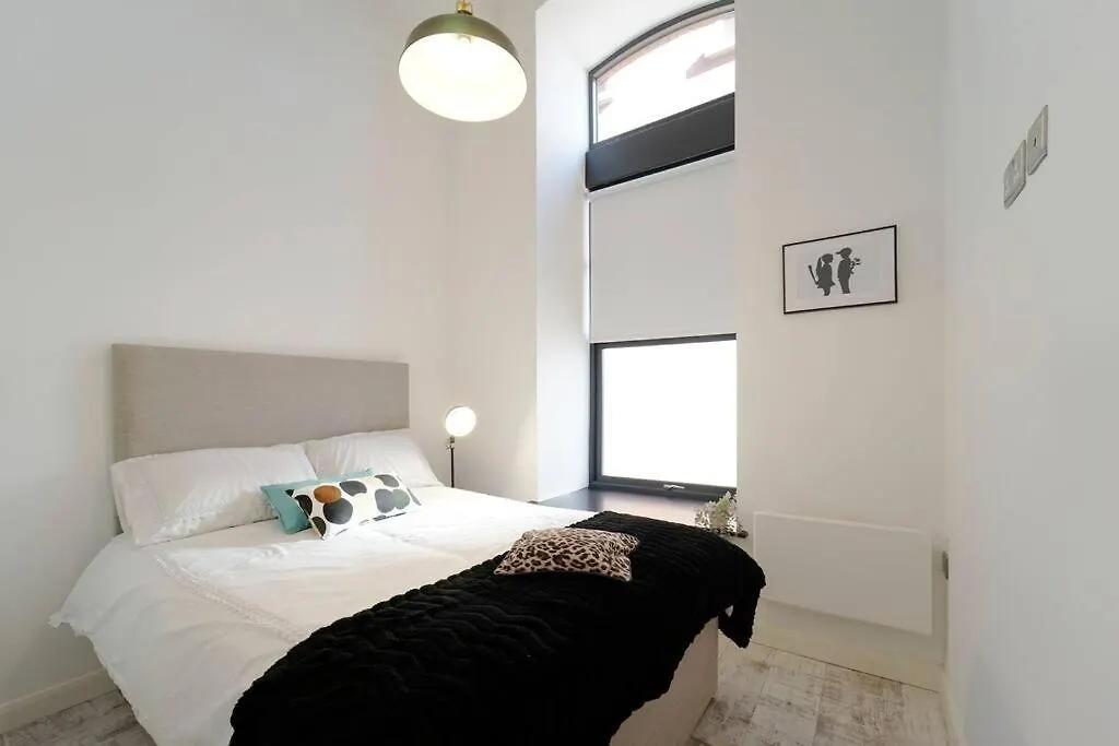 Spacious 2 Bedroom City Centre Apartment Leeds   Leeds (West Yorkshire)