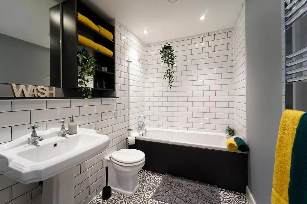 Spacious 2 Bedroom City Centre Apartment Leeds